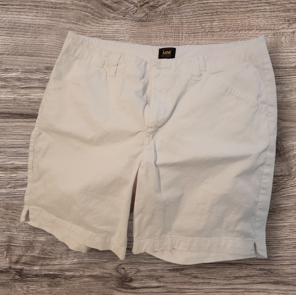 Lee Women's White Bermuda Shorts, Size 10, EUC